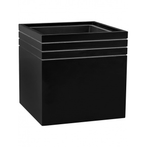 line-up-square-planter-matt-black